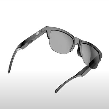 Digər aksesuarlar: Daxili qulaqlıqlar və mikrofonla təchiz edilmiş bu qara ağıllı — 4