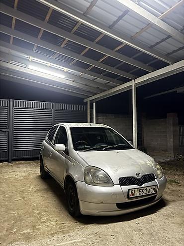 малолитражка машина: Toyota Vitz: 2000 г., 1 л, Автомат, Бензин, Хэтчбэк — 1