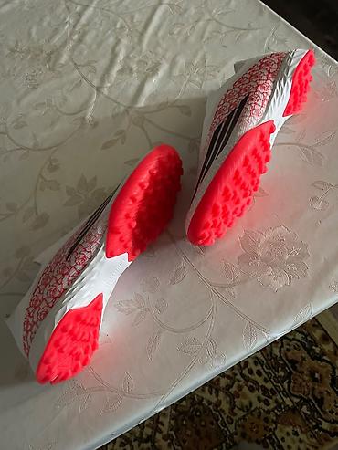 Бутсы: ⚽ Продаю футбольные бутсы Adidas 📏 Размер: 41 🎨 Цвет: белый с красным — 4