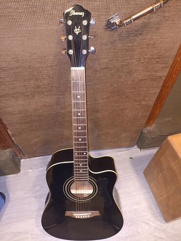 Gitaralar: Akustik gitara, Ibanez, 6 sim