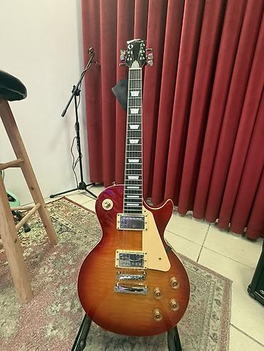 Электрогитара типа Les Paul, классический корпус single-cut с арочным