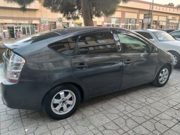 Toyota Prius: 1.5 л | Хэтчбэк