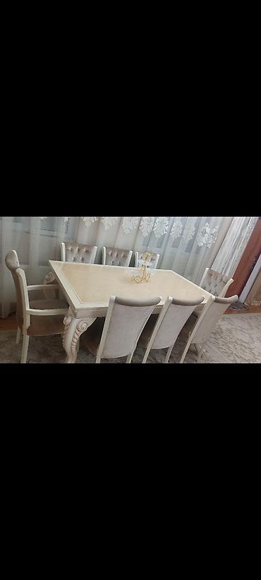 Klassik üslubda qonaq otağı mebel dəsti təqdim olunur. Dəstə böyük