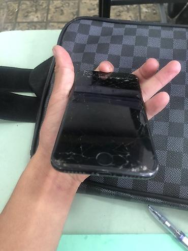 Apple iPhone: IPhone 7, черный (Black) - Экран 4.7", Retina; на фото видно разбитое — 3