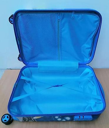 Rančevi, torbe i koferi: Dečiji putni kofer sa upečatljivim dizajnom crtanog junaka. Kofer je — 6