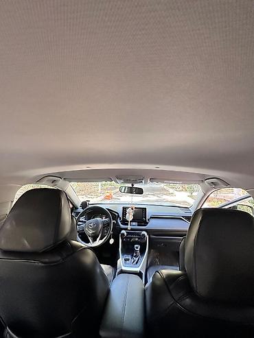 raf satilir: Toyota RAV4, ağ gövdə/qaranlıq (qara) dam və detallarla. Dinamik və — 10