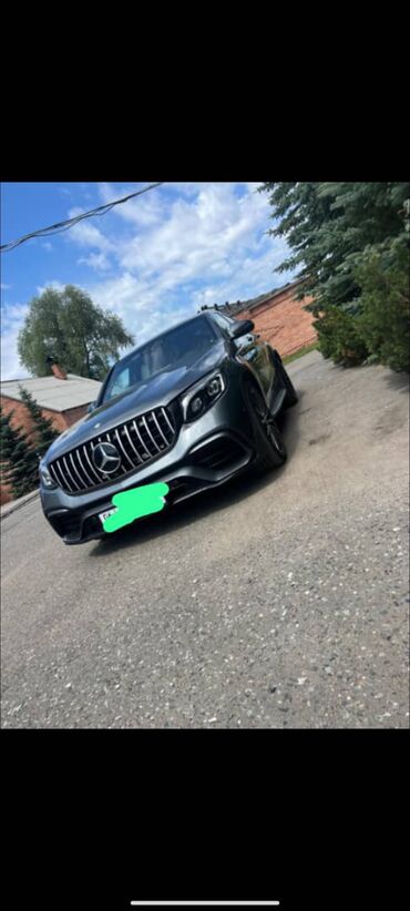 семёрка машина: Mercedes-Benz GLC Coupe, выполненный в цвете мокрый асфальт, оснащен
