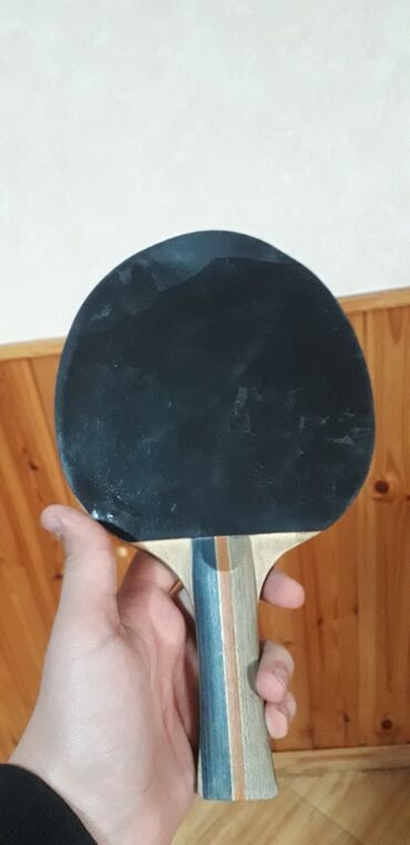 Tennis masaları: 2 Tenis masası var . digəfi tam sağlamdır. onun şəkilləri əlimdə deyil — 8