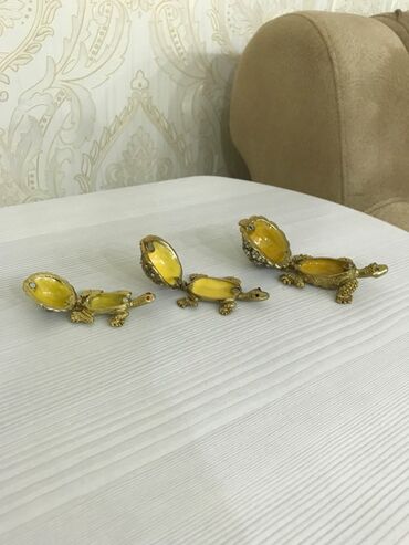 Heykəlciklər: Dubaydan alinib suvenirler.Tovuzqusu 110 azn Kitay qiz 70 azn — 9