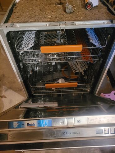 Qabyuyan maşınlar: Qabyuyan maşın Electrolux, Tam qabaritli (60 sm.), Quraşdırılan