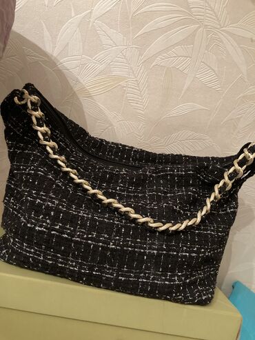 сумки черные: Твидовая, вместительная сумка, в стиле Шанель, в идеальном состоянии