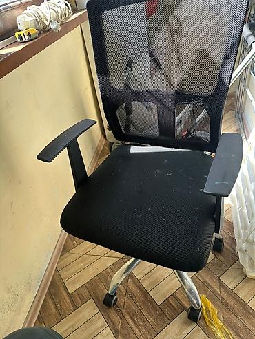 Ofis və oyun kresloları: İşlənmiş, Təkərli, Qolları tənzimlənmir — 2