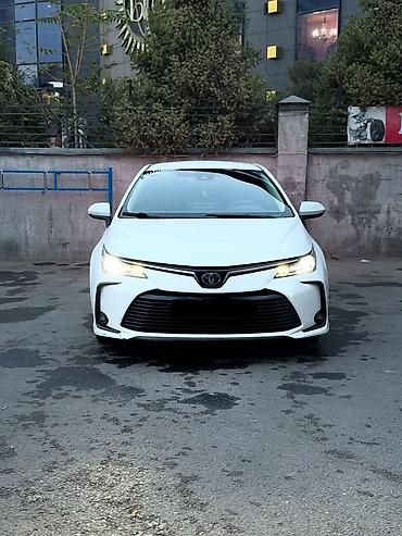 Toyota Corolla: 2021 г., 1.8 л, Автомат, Гибрид, Седан