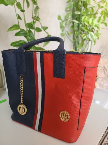 купить сумку шанель: Классическая сумка, Tommy Hilfiger, Материал: Экокожа, Жёсткая конструкция, Женские, Б/у