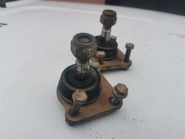 Auto delovi: Donje kugle trapa Lada 21214i Niva 2012 godiste. Polovno. ocuvano — 3