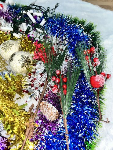 Yeni il oyuncaqları və bəzəkləri: Şəkildə gördüyünüz bütün yeni il oyuncaq və bəzəkləri hamısı birlikdə — 4