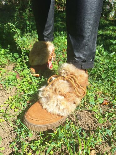 Gležnjače: Ženske kratke čizme – više modela Muške cipele. cena od 30 do 60 — 9