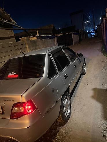 Daewoo Nexia: 2010 г., 1.6 л, Механика, Бензин, Седан