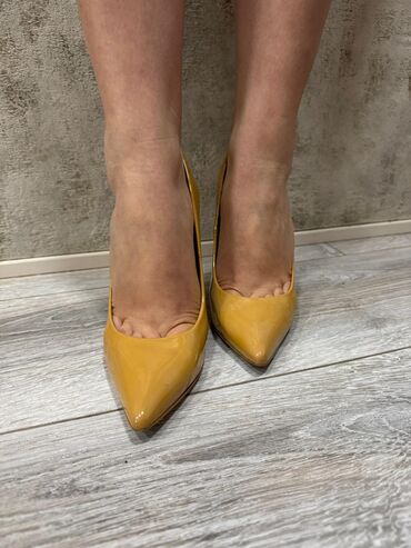 Tuflilər: Tuflilər, Ölçü: 37.5, rəng - Sarı, İşlənmiş -da lalafo.az — 1 Tuflilər: Tuflilər, Ölçü: 37.5, rəng - Sarı, İşlənmiş — 1