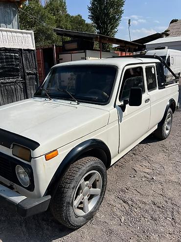 Унаа: ВАЗ (ЛАДА) 4x4 Niva: 2002 г., 1.7 л, Кол менен иштөөчү, Бензин, Пикап — 5