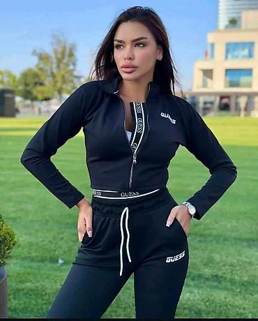 Gornji i donji deo: GUESS
dostupne u vise boja
Vel. S, m, l, xl
Cena 4400 din — 4