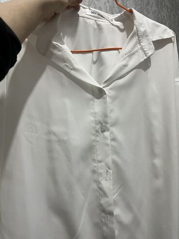 блузка женская размер м: Блузка, Классическая модель, Атлас, Однотонный, Удлиненная модель
