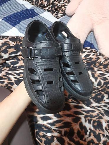 rezin sapoq: Qara kişi ayaqqabısı – 39 razmer 👞 Ölçü: 38 🖤 Rəng: Qara ✨ Material — 2