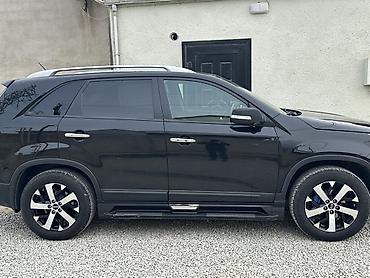 e90 aksesuar: Kia Sorento – 7 yerlik SUV Xüsusiyyətlər: - Geniş salon, 3-cü cərgəyə — 10