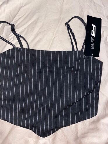 Pencəklər: Brend: FB Sister ( new yorkerden alinib ) Məhsul: Çizgili qara crop
