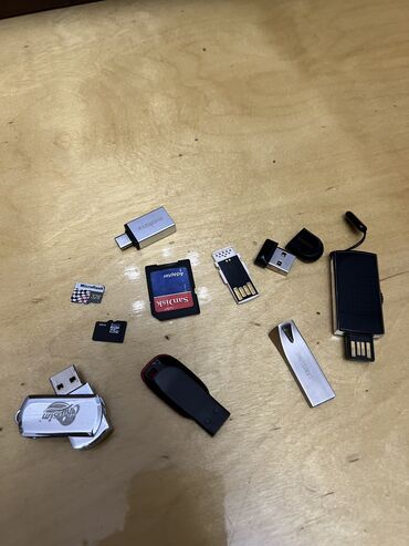Skanerlər: Flash kart 32 GB, USB