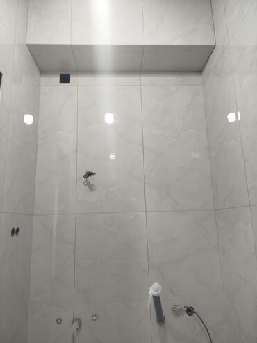 Укладка плитки: Резка плитки, Гидроизоляционные работы, Укладка плитки на откосы, окна, двери | Керамическая плитка, Керамогранитая плитка, Мозаичная плитка | Диагональная укладка, Горизонтальная укладка, Раскладка в разбежку Больше 6 лет опыта — 10