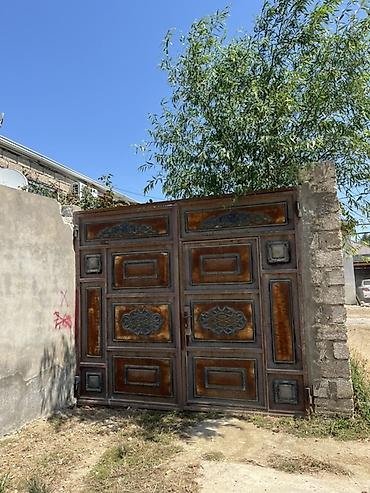 divar bezekleri: İşlənmiş Dəmir Həyət darvazası, rəng - Qəhvəyi, Rayonlara çatdırılma, Pulsuz çatdırılma, Ödənişli çatdırılma — 1