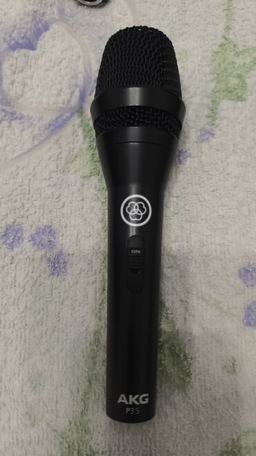 Вокальные микрофоны: Микрофон AKG P3 S черного цвета. Имеет переключатель