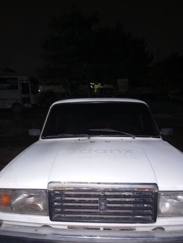 Скупка авто: LADA 2107, ağ rəng, sedan kuzov. - Kuzov: 4 qapı, klassik kvadrat