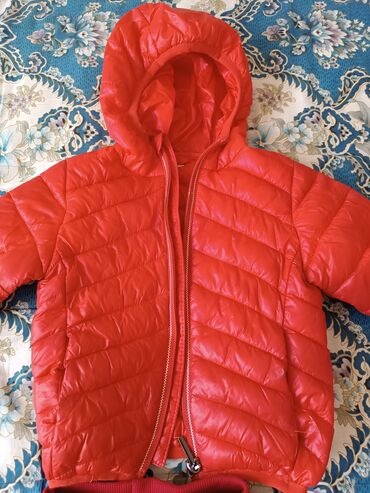 продаю куртку: Комплект, цвет - Красный, Б/у