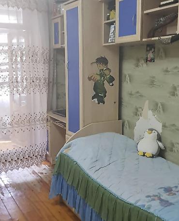 usaq otagi ucun dolab: Uşaq/yeni yetmə otağı üçün modul mebel dəsti 2 destdir. Biri yaşıl — 4