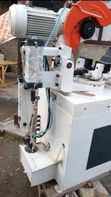 Beton və beton məmulatları: Dəmir kəsən mişar satılır. ideal vəziyyətdədir. qiymət razılaşma yolu