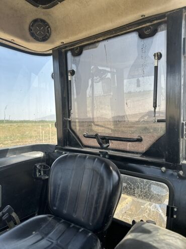 Другие тракторы: Трактор колесный с кабиной, универсальный для полевых работ. Основные — 6