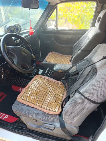 VAZ (LADA): Model: Lada Niva (VAZ 2121/21214 seriyası, 3 qapılı), ağ rəng. Gövde — 12