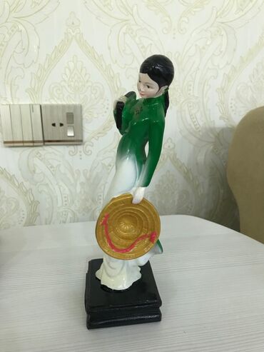 Heykəlciklər: Dubaydan alinib suvenirler.Tovuzqusu 110 azn Kitay qiz 70 azn — 6