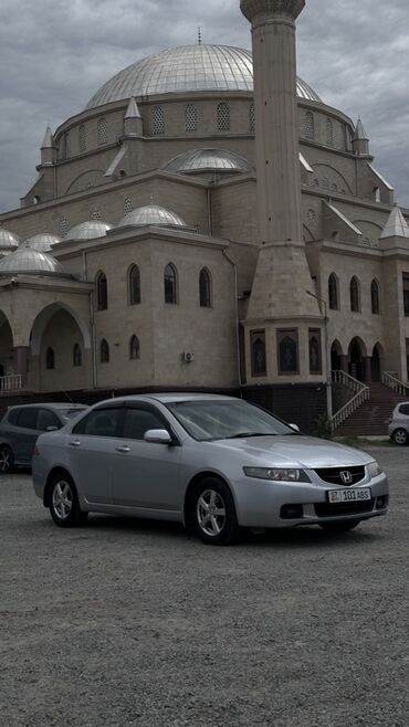 кадиллак эскалейд: Седан Honda Accord серебристого цвета. Автомобиль подходит для