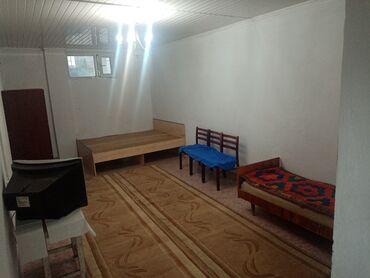 снять дом: Комната для проживания - Просторная комната прямоугольной планировки