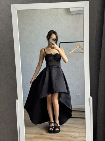 вечернее чёрное платье со шлейфом: Вечернее платье, Пышное, Без рукавов, Шлейф, XS (EU 34)