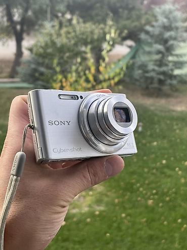 Фотоаппараты: Компактная камера Sony Cyber‑shot с матрицей 16,1 Мп. Серебристый — 1