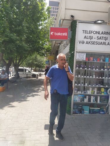 arendaya dükan: 28 may m yanında telefon maqazində telefon ustası və program ustasına