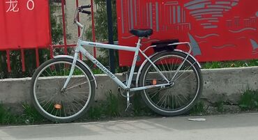 белый велосипед: Продается велосипед,белый,Уни,в очень хорошем состоянии, 
цена 7000сом