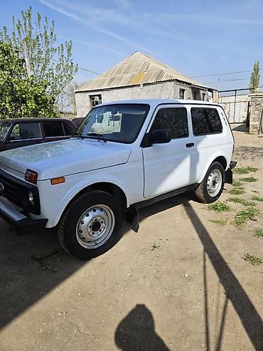niva difiri: VAZ (LADA) 4x4 Niva: 1.7 l | Ofrouder/SUV — 4