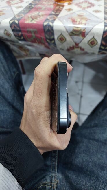 Apple iPhone: IPhone 16 Pro, Qara, Face ID — 9