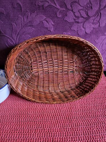 Činije: Porcelanska nova cinija-posuda sa korpom. Visina. 6cm. Duzina — 8