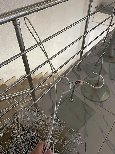 Кронштейны, стойки: Кронштейны, вешалки, ресепшн 10000сом полное оборудование бутика — 12